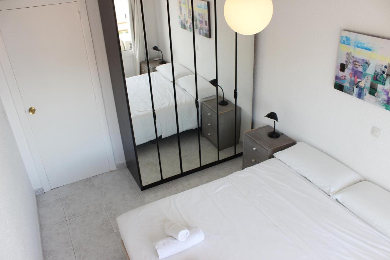 Beautiful Apartment In Front Of Beach, Pool, View Roses Eksteriør bilde