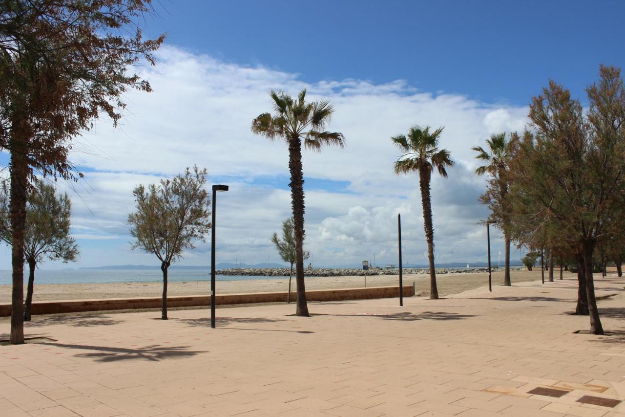 Beautiful Apartment In Front Of Beach, Pool, View Roses Eksteriør bilde