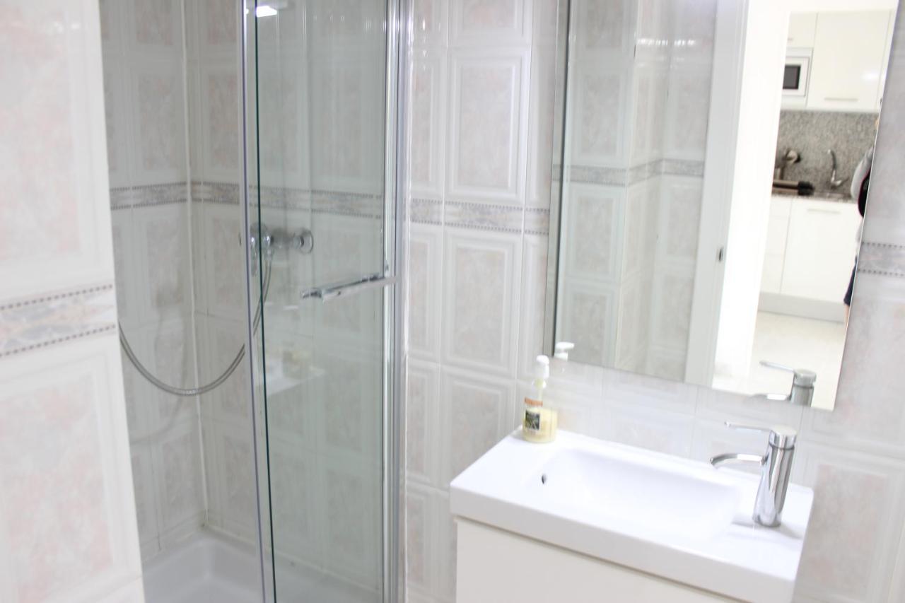 Beautiful Apartment In Front Of Beach, Pool, View Roses Eksteriør bilde