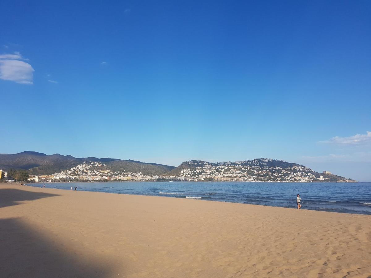 Beautiful Apartment In Front Of Beach, Pool, View Roses Eksteriør bilde