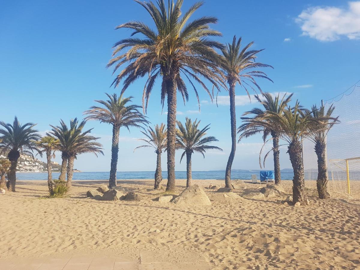 Beautiful Apartment In Front Of Beach, Pool, View Roses Eksteriør bilde
